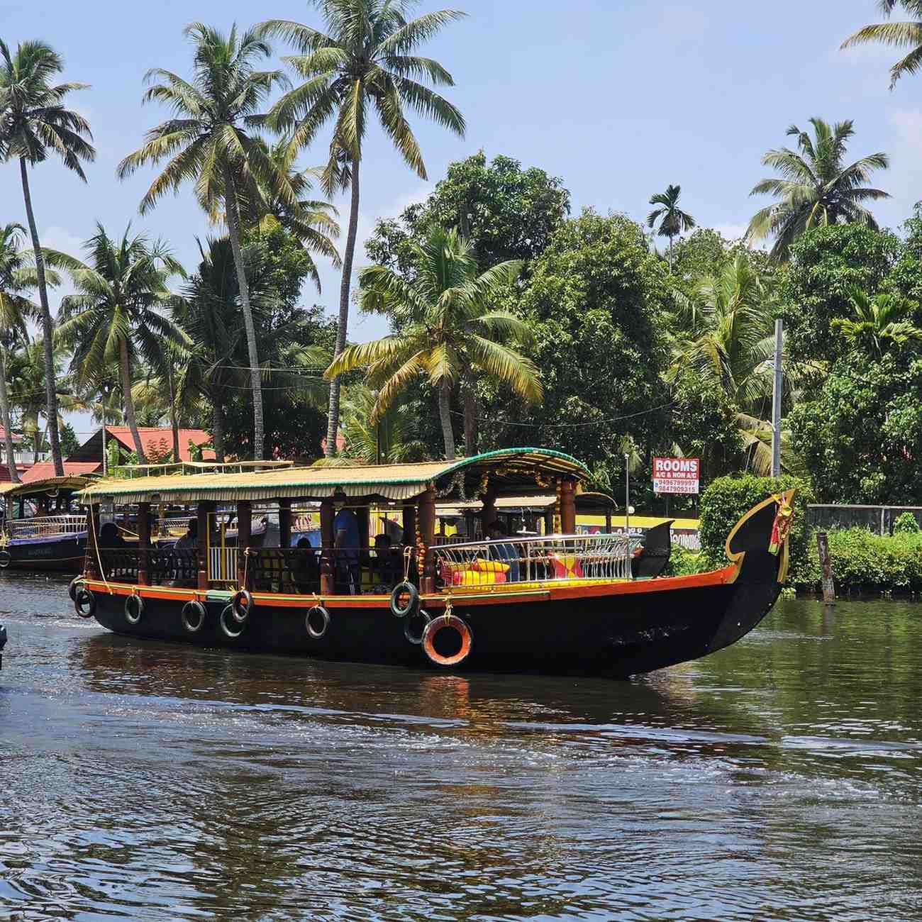 Family Fun Day CruiseDuration - Shikkara Boat Tour in Alappuzha Backwaters